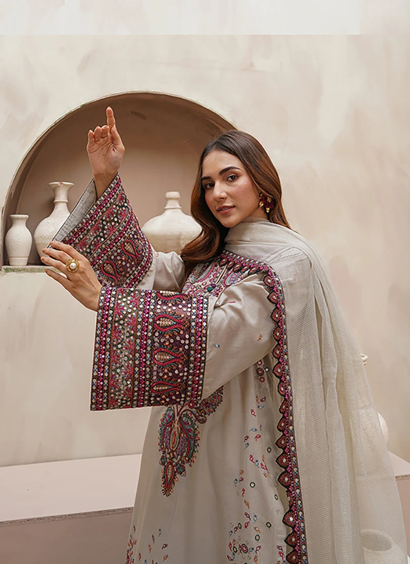 Pakistani-inspired "noor-e-libass"